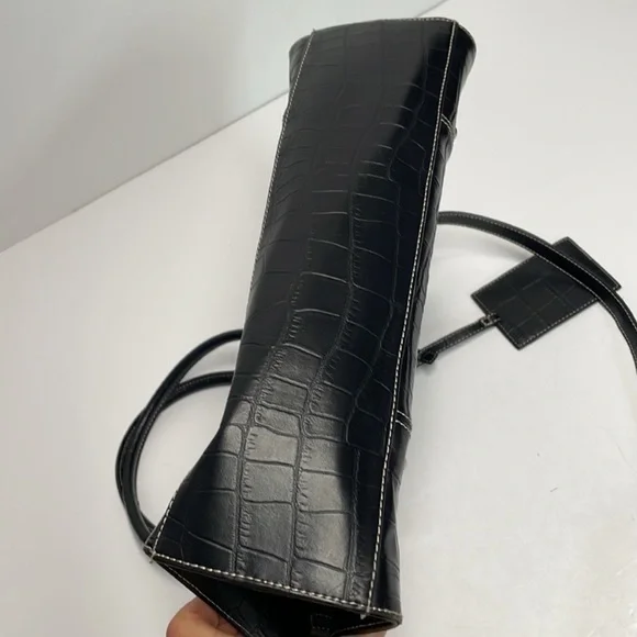 Wilsons Black Leather Travel Tote Snake Embossed Tag Adjustable Straps EUC - Picture 7 of 14